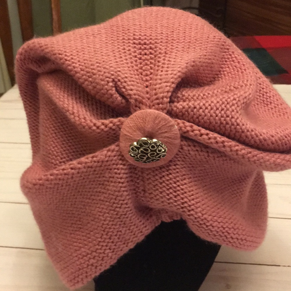 Woman’s hat - Picture 2 of 3